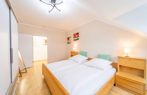 Coburg Apartamento | Modern top floor apartment with parking - Netflix