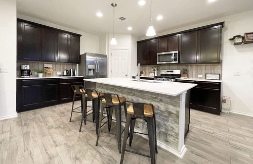 Wells Branch Casa | Spacious Family Vacation Home Near I-35, 10 mins to Domain, 20 min to Downtown!