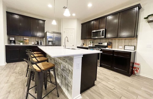 Wells Branch Casa | Spacious Family Vacation Home Near I-35, 10 mins to Domain, 20 min to Downtown!
