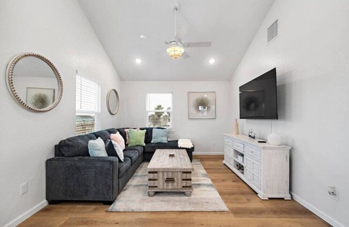 Surfside Beach Casa | Surfs Up-Walk to Beach- Everything 100% New!