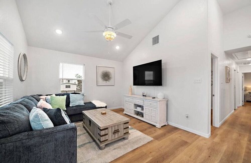 Surfside Beach Casa | Surfs Up-Walk to Beach- Everything 100% New!