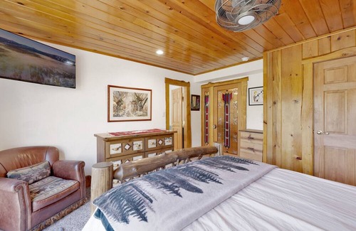 Fawnskin Cabina | 2164-fawnskin Tree House 3 Bedroom Home by Redawning