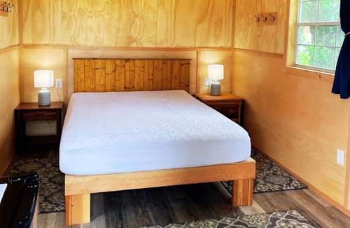 Lynden Cabina | Experience-Glamping: Tranquil Farm Getaway