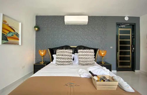 Pinales Apartamento | Sunset Suite-W/Private & heated Pool & King Bed-ADULTS ONLY