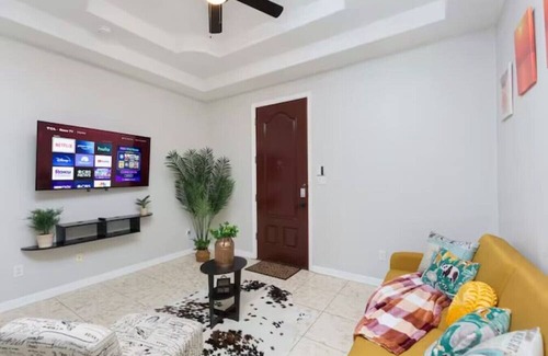 Edinburg Apartamento | Designer Trendy apartment!
