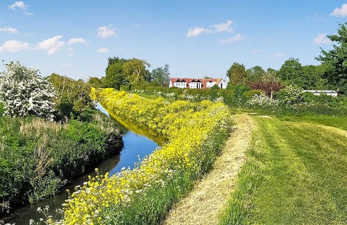 Louth Cabaña | A great fisherman’s retreat, with two well stocked lakes, in a quiet location.