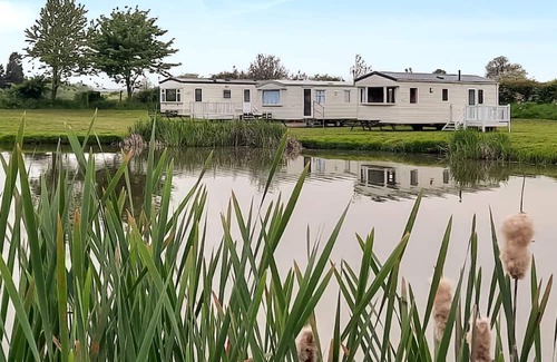 Louth Cabaña | A great fisherman’s retreat, with two well stocked lakes, in a quiet location.