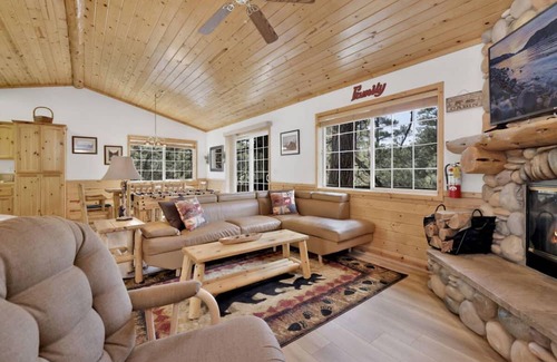 Whispering Forest Cabina | Lookout Lodge #2128 by Big Bear Vacations