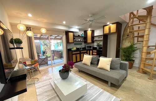Nuuanu - Punchbowl Casa | Tropical Villa with Hot tub- Great location!
