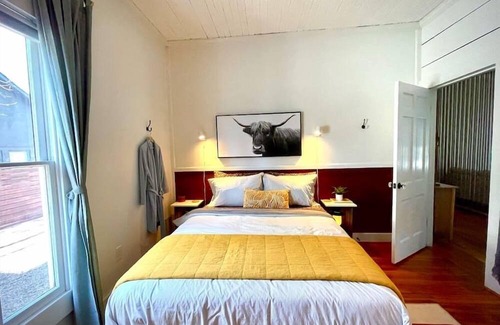 SoFi Casa | Austin Landmark 1894 Bouldin Creek Farmhouse