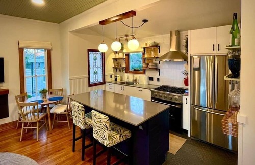 SoFi Casa | Austin Landmark 1894 Bouldin Creek Farmhouse