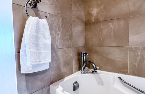 West Vancouver Apartamento | Ocean View Luxury Suit Room With Patio
