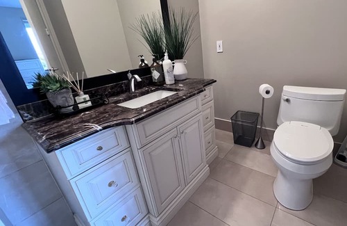 West Vancouver Apartamento | Ocean View Luxury Suit Room With Patio