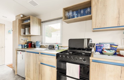 Hamworthy Apartamento | Prosecco Palace - a caravan that sleeps 4 guests in 2 bedrooms