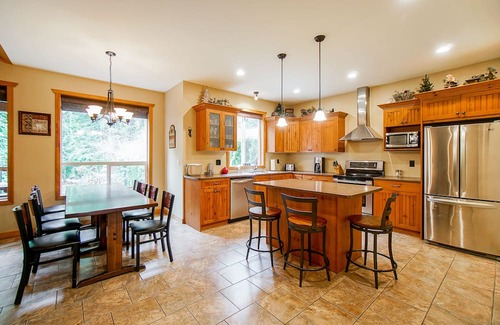 Kent Chalet De Esquí | Unit #2 | Harrison Chalet Suites @ Harrison Hot Springs