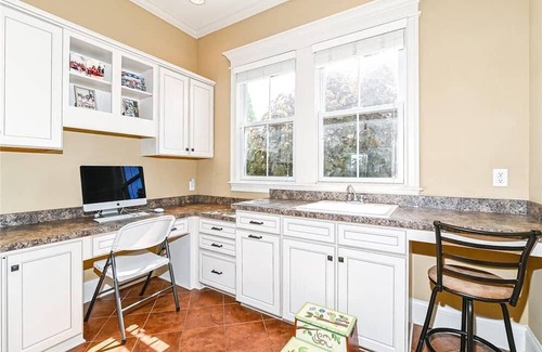 The Village of West Clay Casa | Beautiful large 5 bedroom house with basement