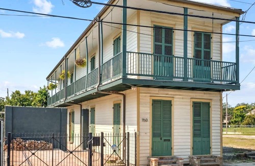 Seventh Ward Casa | Rustic Industrial Home w heated Pool/Hot Tub, Steps to FQ