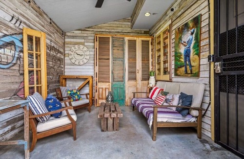 Seventh Ward Casa | Rustic Industrial Home w heated Pool/Hot Tub, Steps to FQ