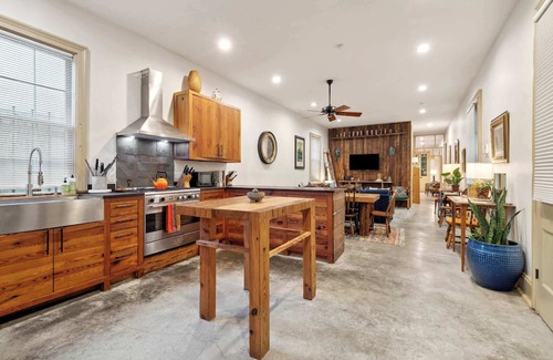 Seventh Ward Casa | Rustic Industrial Home w heated Pool/Hot Tub, Steps to FQ