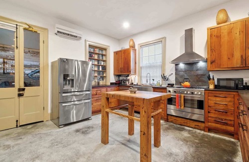 Seventh Ward Casa | Rustic Industrial Home w heated Pool/Hot Tub, Steps to FQ