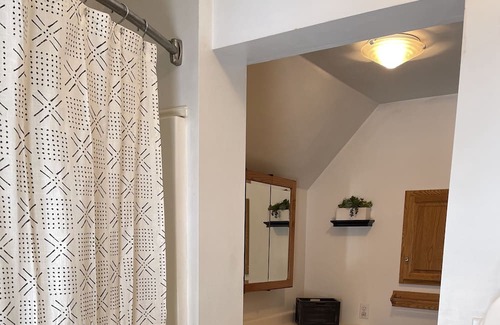 Midway Casa | SPACIOUS ONE BEDROOM IN HAMLINE-MIDWAY AREA