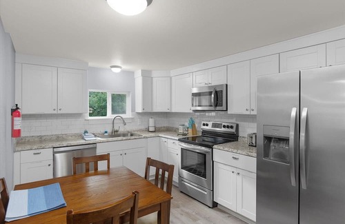 Seaview Casa | Pets OK, Fenced Yard, Close to Town (SVBApt)