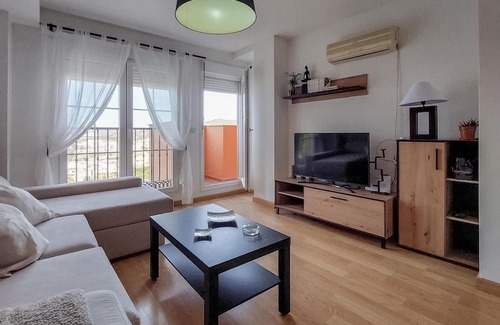 Rincón de la Victoria Apartamento | On the coastal hills of Rincon de la Victoria welcomes you this large and comfortable apartment with