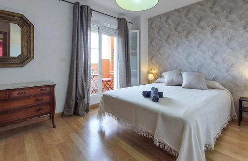 Rincón de la Victoria Apartamento | On the coastal hills of Rincon de la Victoria welcomes you this large and comfortable apartment with