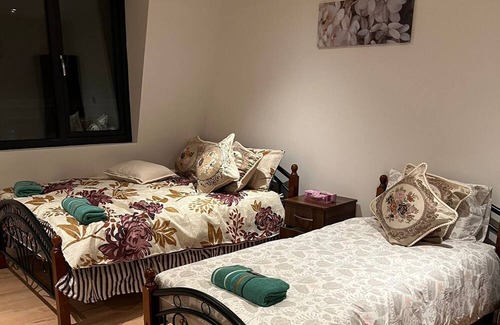 London Borough of Ealing Apartamento | Very big and Luxury studio