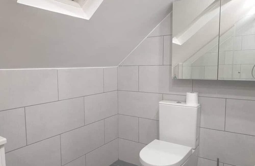 Putney Apartamento | New - King bed flat near parks. 2fl