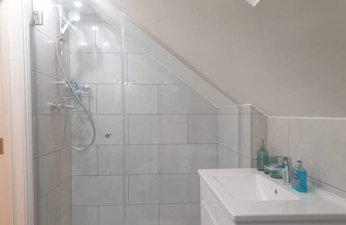 Putney Apartamento | New - King bed flat near parks. 2fl