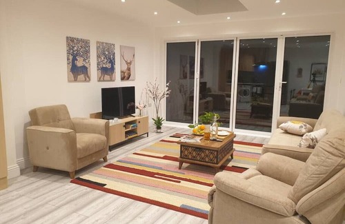 Putney Apartamento | Spacious London King bed Garden flat in quiet street near parks.1072