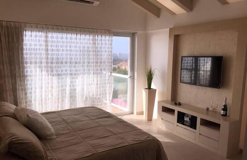 Punta Cancún Apartamento | Spectacular Sea & City View, Beachfront Hotel Zone