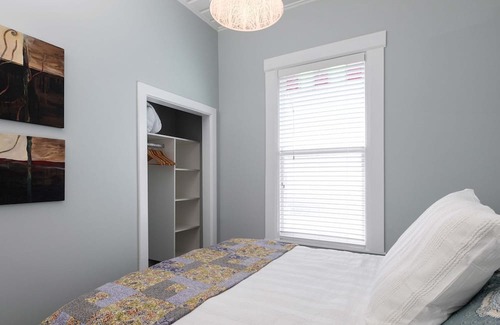New Plymouth Villa | Villa on Courtenay: 4 BR, 1 BA House in New Plymouth, Sleeps 7