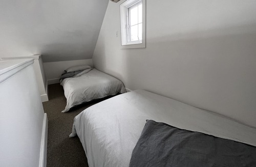 Adjala-Tosorontio Otro | The MEADOWLARK Guest house | Character-filled farm guest house on 8 acre
