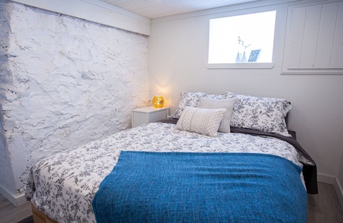 Adjala-Tosorontio Otro | The MEADOWLARK Guest house | Character-filled farm guest house on 8 acre