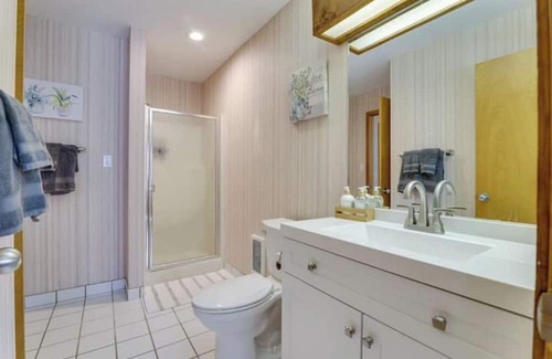 East Stroudsburg Casa | Serene Escape - Jacuzzi, mins from Trails/ Hiking