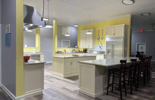 Fackler Cabina | 6 Bedroom Country Riverside Lodge