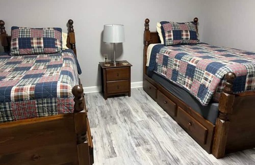 Fackler Cabina | 6 Bedroom Country Riverside Lodge