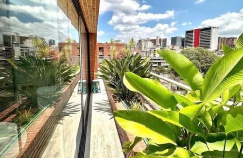 Chacao Apartamento | Modern and Bright PH in Campo Alegre