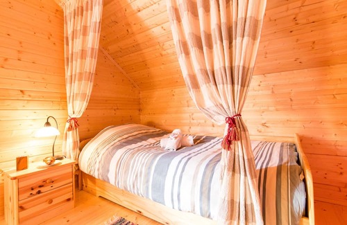 Ravna Gora Casa | Lovely holiday home in Ravna Gora with fireplace