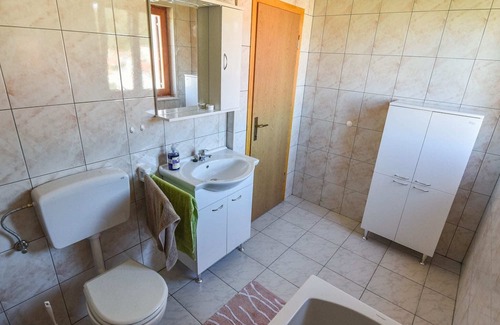 Iz Casa | Serene Holiday Home in Veli Iž with Fenced Garden