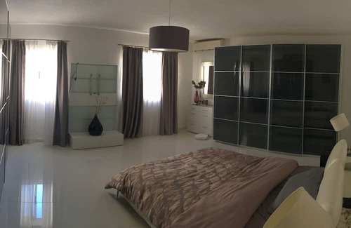 Tal-Ghoqod Casa | This Flat is Very Close to Might Clubs St Julians. Just by Wall 8 min From Home