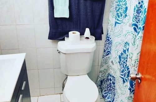 Levittown Apartamento | 2 room apt, near the beach.