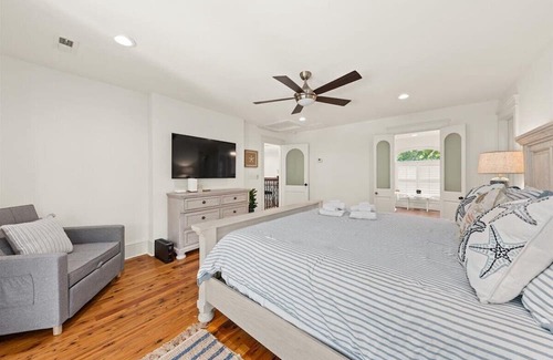 Isle of Palms Casa | Updated Island home with Private Pool and Spa in the Heart of Isle of Palms!