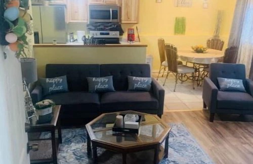 Southeast Colorado Springs Apartamento | Luxury 2 bedroom rental place with a fireplace