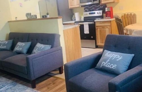 Southeast Colorado Springs Apartamento | Luxury 2 bedroom rental place with a fireplace