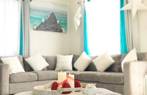 Tierras Nuevas Poniente Casa | Summer Vacation Puerto Rico with pool 1st FL.