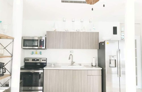 Tierras Nuevas Poniente Casa | Summer Vacation Puerto Rico with pool 1st FL.