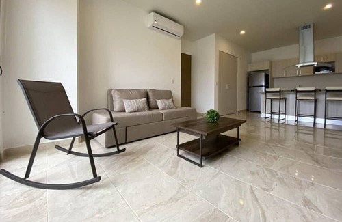Ejidal Apartamento | Dog friendly 2BR w/backyard, pool, gym, bbq, pking